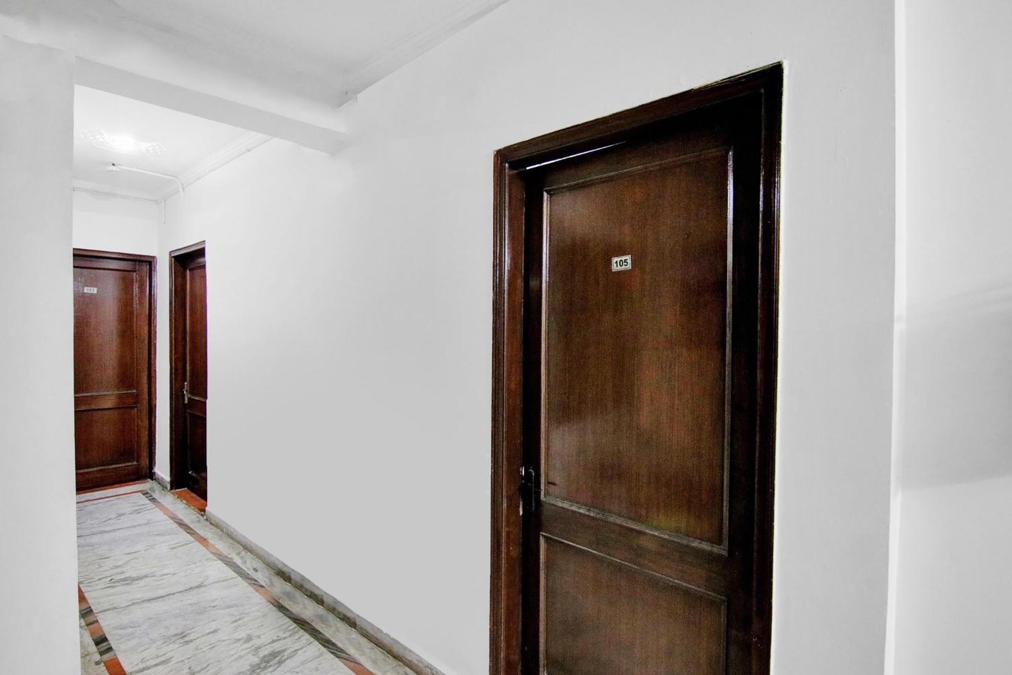 Hotel O Orlov Noida Esterno foto