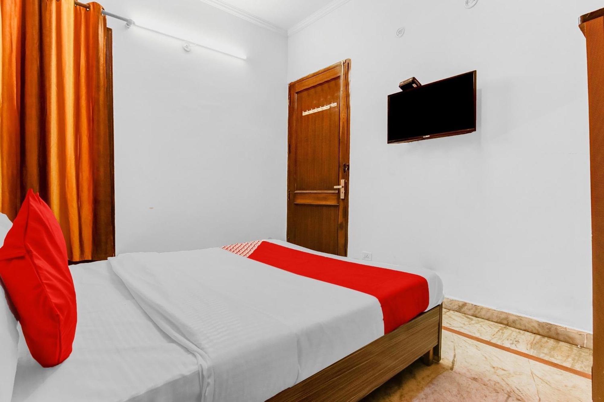 Hotel O Orlov Noida Esterno foto