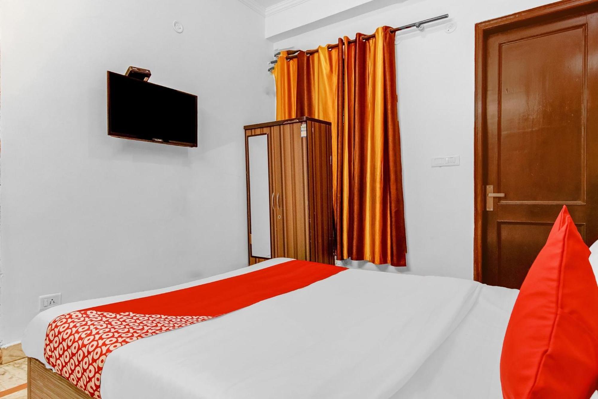 Hotel O Orlov Noida Esterno foto